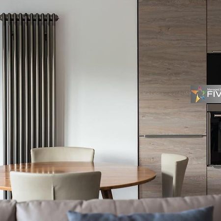 Cool Urban Apartment With Stunning Castle Views Edinburgh Exterior photo