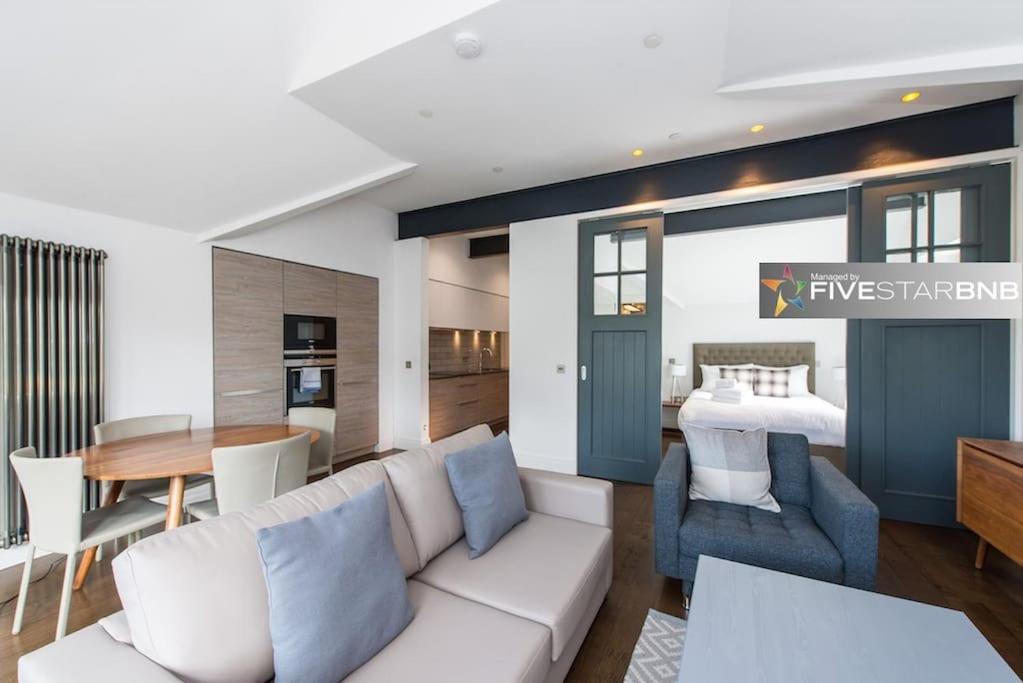 Cool Urban Apartment With Stunning Castle Views Edinburgh Exterior photo