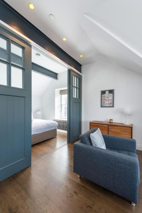 Cool Urban Apartment With Stunning Castle Views Edinburgh Exterior photo