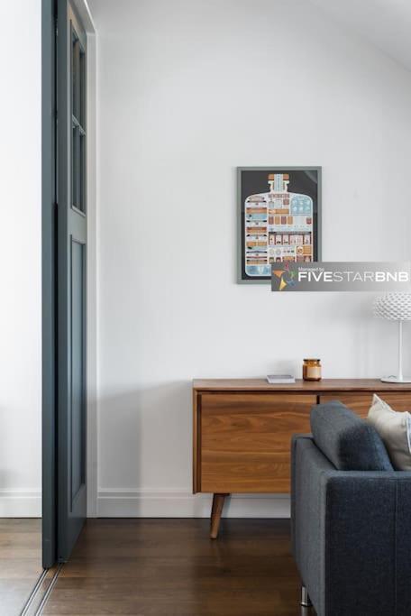 Cool Urban Apartment With Stunning Castle Views Edinburgh Exterior photo
