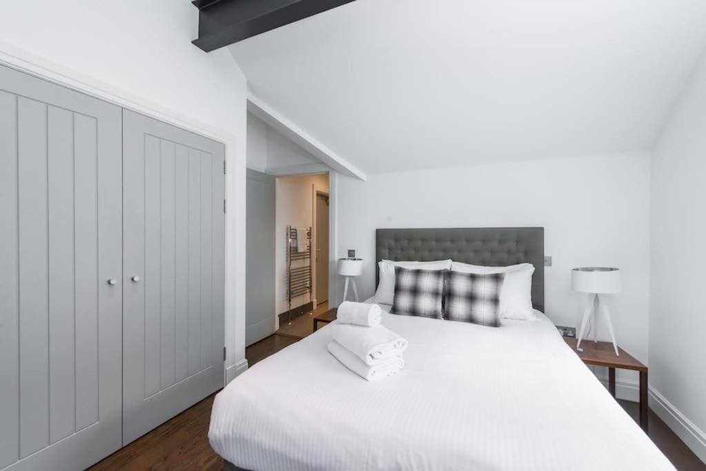 Cool Urban Apartment With Stunning Castle Views Edinburgh Exterior photo