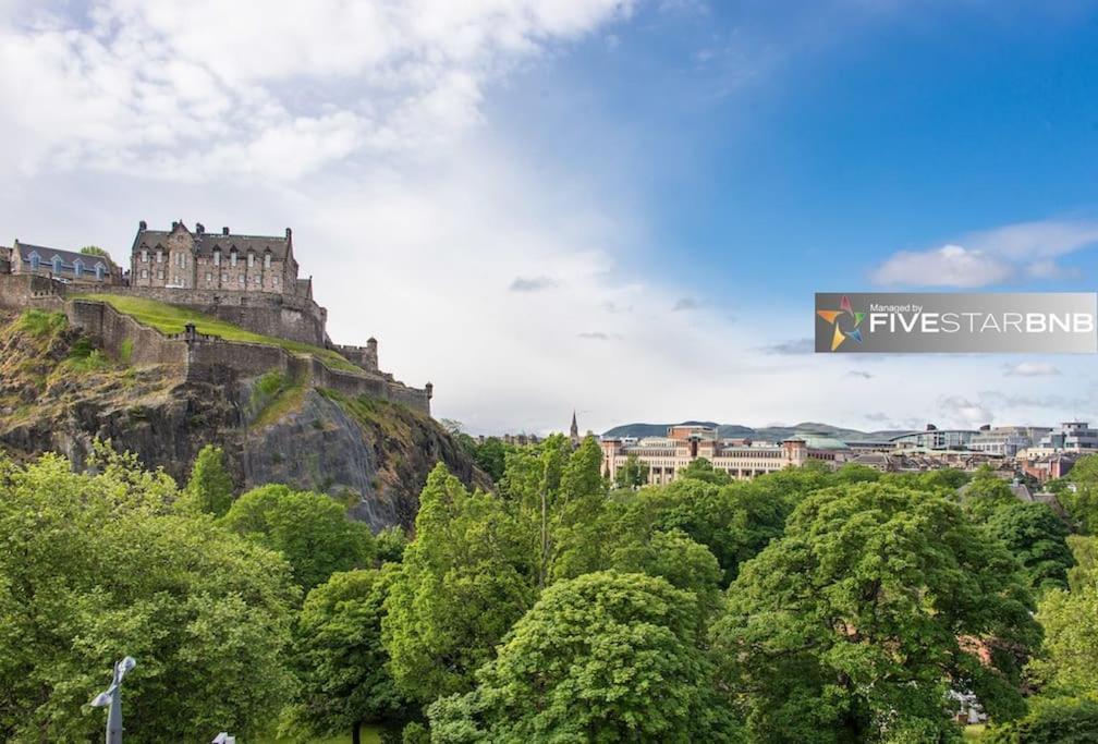 Cool Urban Apartment With Stunning Castle Views Edinburgh Exterior photo