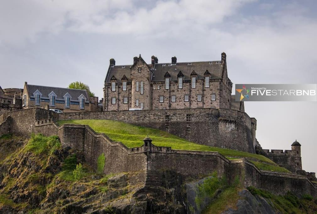 Cool Urban Apartment With Stunning Castle Views Edinburgh Exterior photo