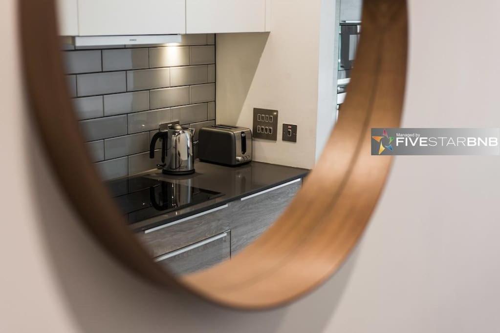 Cool Urban Apartment With Stunning Castle Views Edinburgh Exterior photo